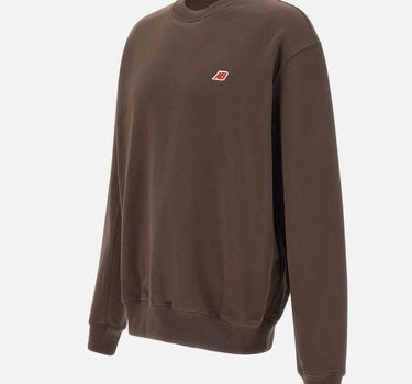 "Made in USA Core Crewneck Sweatshirt" MT43541RHE EARTH NEW BALANCE