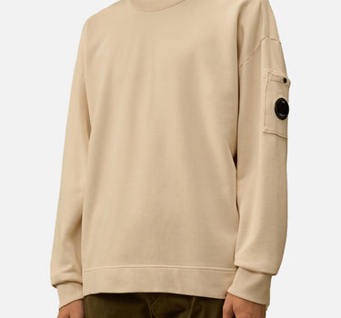 "Brushed and Emerized Diagonal Fleece Boxy Crewneck" 19CMSS058A 006372G402 C.P. COMPANY