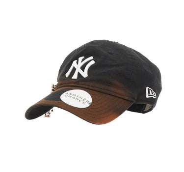 ANOTHER CHANCE Cappello con spilla gioiello BLACK Donna 