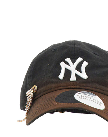 ANOTHER CHANCE Cappello con spilla gioiello BLACK Donna 