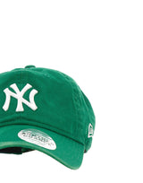 ANOTHER CHANCE Cappello con spilla gioiello GREEN Donna 