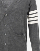 Cardigan "Classic V-Neck" in pura lana merino MKC002A Y1014038 THOM BROWNE 