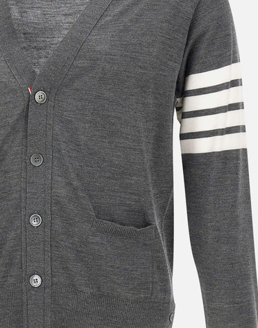 Cardigan "Classic V-Neck" in pura lana merino MKC002A Y1014038 THOM BROWNE 