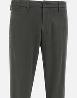 Pantaloni "Mucha chinos" P249JM 24175402 RE-HASH 