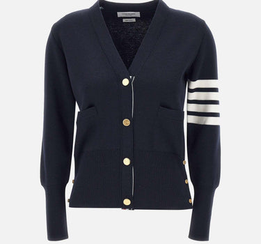 "Milano V neck Classic Cardigan"  in lana merino FKC207A 00014415 THOM BROWNE 