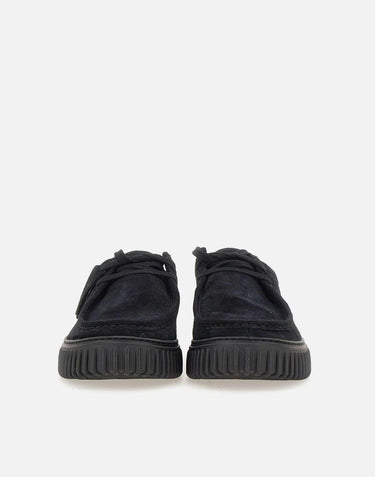Stringata "Torhill Lo" in camoscio 26172019 0 CLARKS 