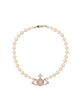 "Mini Bas Relief Pearl Choker" 63010106 02G128 VIVIENNE WESTWOOD 