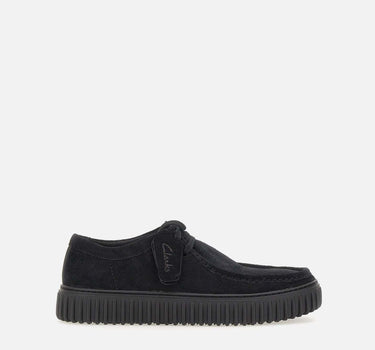 Stringata "Torhill Lo" in camoscio 26172019 0 CLARKS 