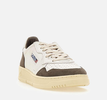 Sneakers uomo "Medalist Low" in pelle con dettagli in camoscio AULM GS45 AUTRY 