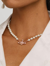 "Mini Bas Relief Pearl Choker" 63010106 02G128 VIVIENNE WESTWOOD 