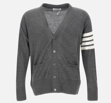 Cardigan "Classic V-Neck" in pura lana merino MKC002A Y1014038 THOM BROWNE 