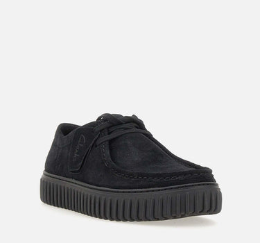 Stringata "Torhill Lo" in camoscio 26172019 0 CLARKS 