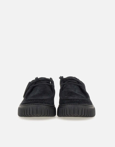 Stringata "Torhill Lo" in camoscio 26172019 0 CLARKS 
