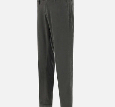 Pantaloni "Mucha chinos" P249JM 24175402 RE-HASH 