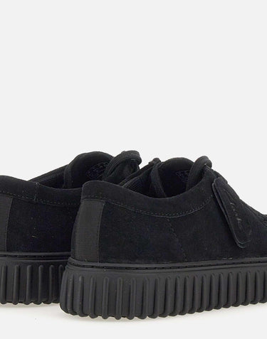 Stringata "Torhill Lo" in camoscio 26172019 0 CLARKS 